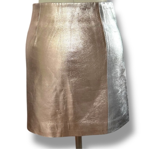 108 French Connection | NWOT Women’s Metallic Gold & Silver Mini Skirt (size 0) - Picture 6 of 12